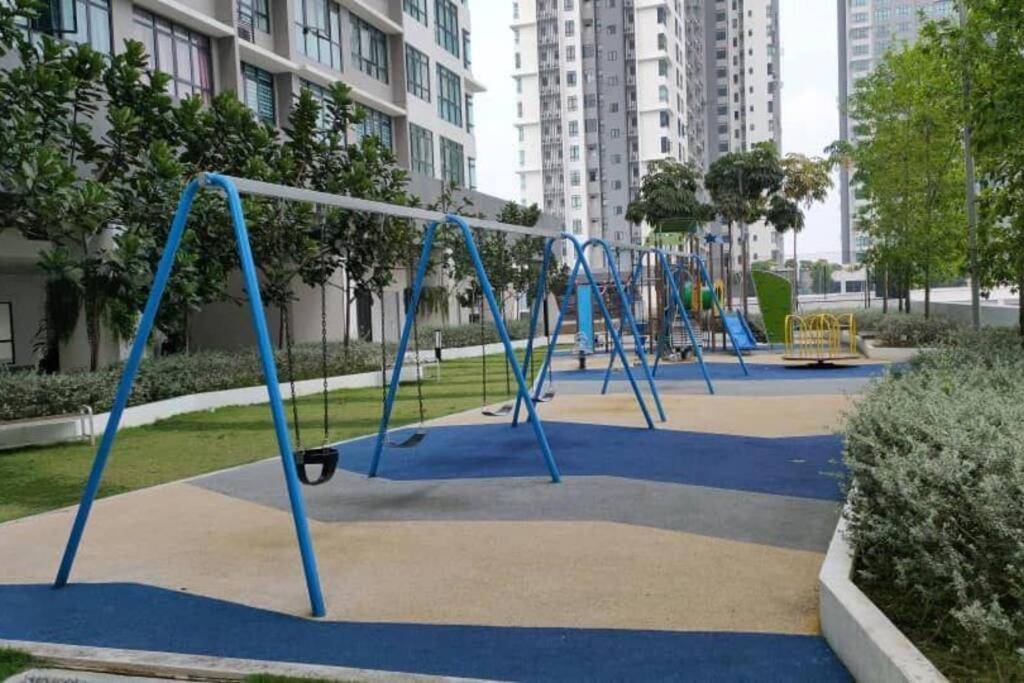 סרדאנג Conezion 3-Bedroom Condo @ Ioi City Mall Putrajaya מראה חיצוני תמונה
